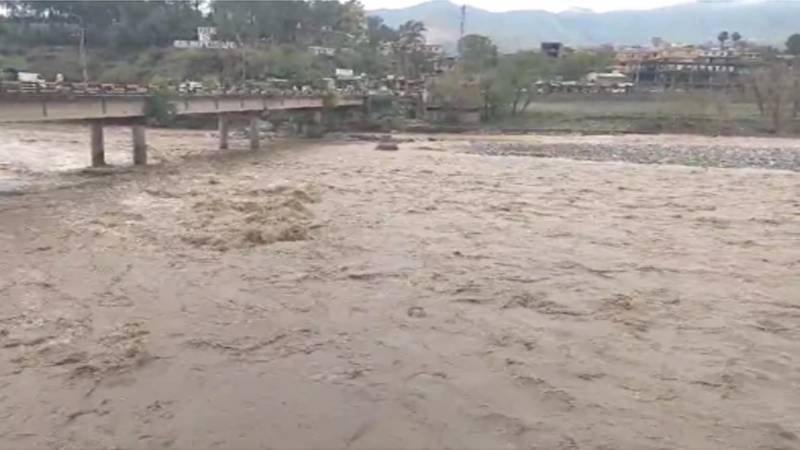 خیبرپختونخوا میں بارشوں کا سلسلہ جاری، سیلاب اور لینڈ سلائیڈنگ کے خدشے پر الرٹ جاری
