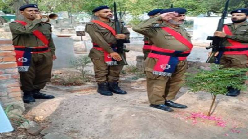 شہداء کو خراج عقیدت: لاہور پولیس کی جانب سے کانسٹیبل شبیر احمد کی 17ویں برسی پر سلامی و دعا