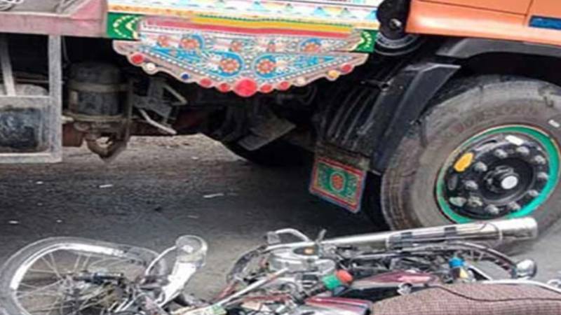 کراچی: تیز رفتار واٹر ٹینکر کی ٹکر سے 21 سالہ طالبعلم جاں بحق، ڈرائیور گرفتار