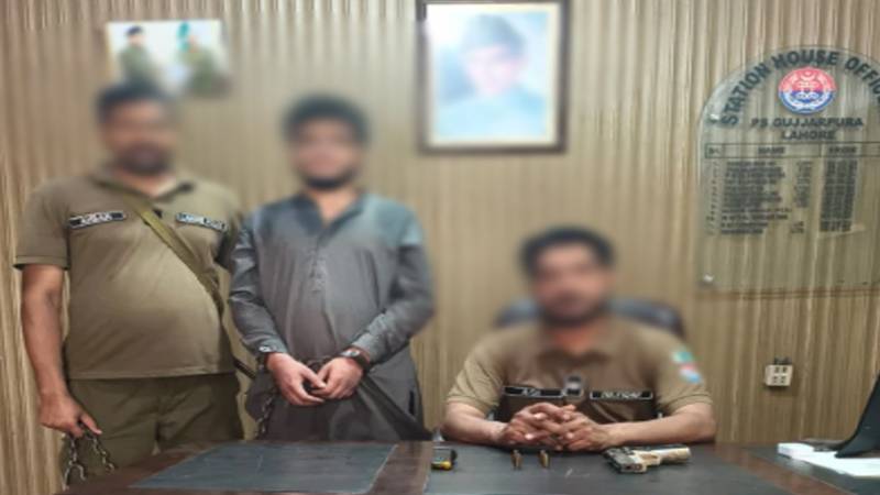 لاہور میں آن لائن خریداری کے بہانے موٹر سائیکل و موبائل چوری کرنے والا گرفتار