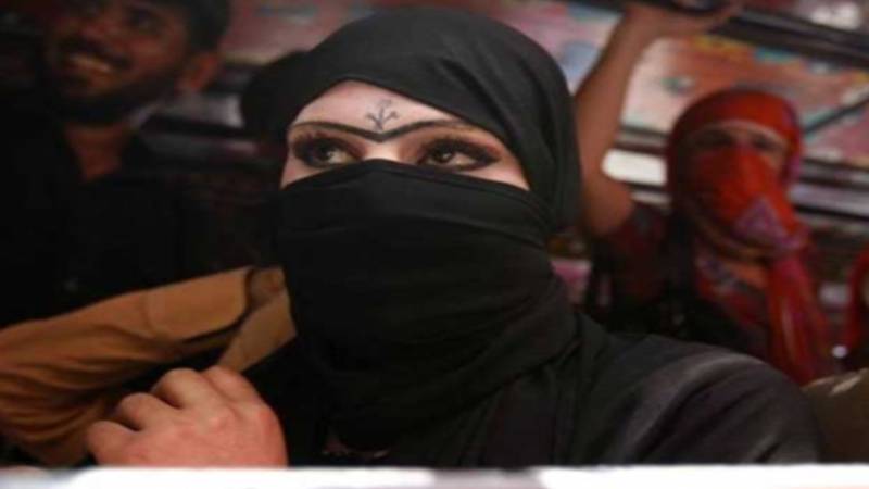 پشاور: فائرنگ کا شکار خواجہ سرا 
