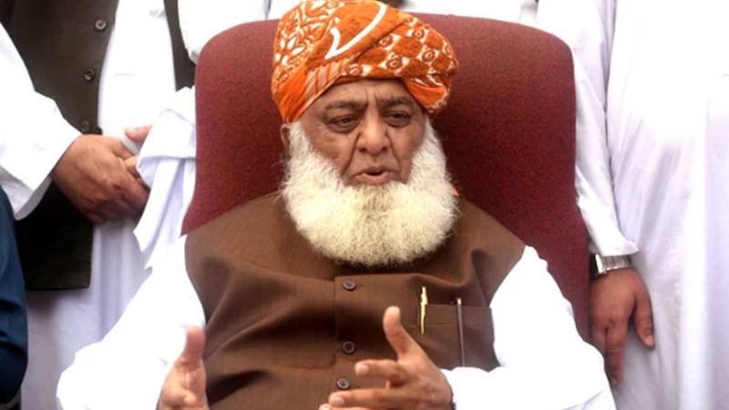 جمعیت علمائے اسلام (ف) کے سربراہ مولانا فضل الرحمٰن نے خیبر پختونخوا حکومت کے خلاف تحریک عدم اعتماد میں شامل نہ ہونے کی پی ٹی آئی کو یقین دہانی کرا دی ہے