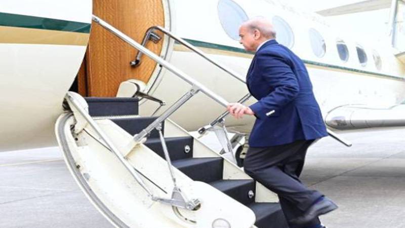 وزیراعظم شہباز شریف 2 روزہ سرکاری دورے پر آذربائیجان روانہ، ای سی او سمٹ میں شرکت کریں گے