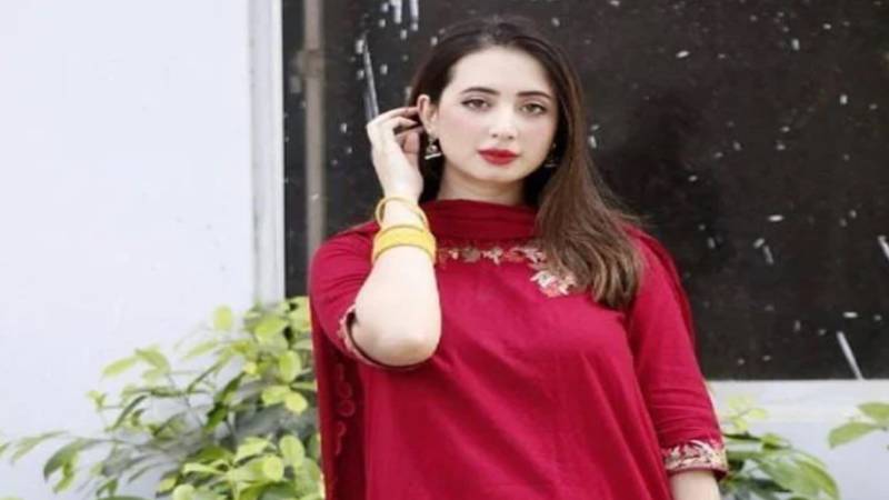 کومل عزیز نے شادی شدہ خواتین کو دھوکہ باز شوہروں سے نمٹنے کا مشورہ دے دیا 