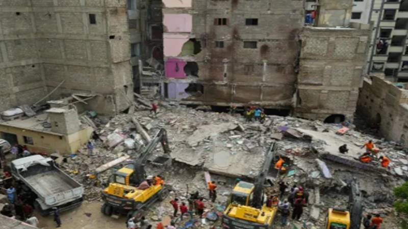لیاری عمارت حادثہ: مقدمہ درج، ایس بی سی اے کے 9 افسران اور مالکان گرفتار