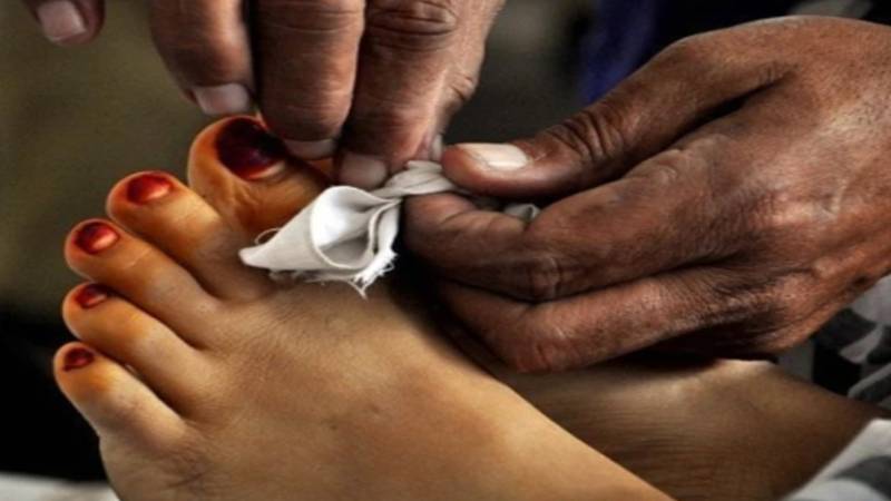 حیدرآباد: شوہر نے بیوی کو کدال سے قتل کیا، ورثا نے بدلہ لیتے ہوئے شوہر کو مار ڈالا