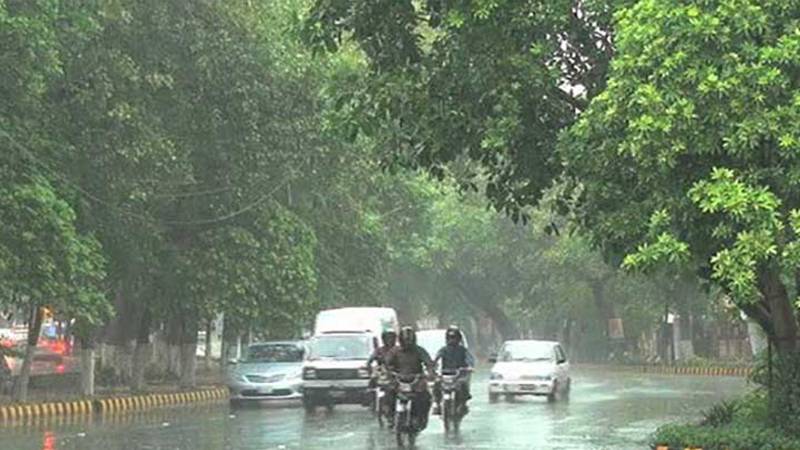 لاہور کے مختلف علاقوں میں موسلا دھار بارش، گرمی اور حبس کا زور ٹوٹ گیا