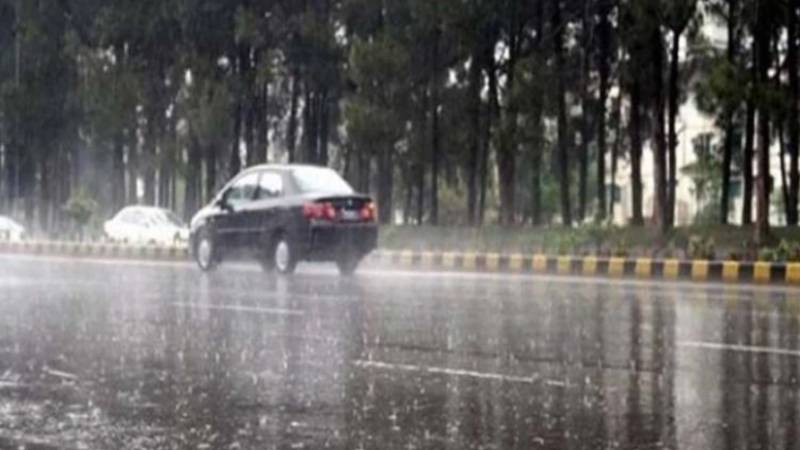 لاہور میں بارش کا سلسلہ شروع، اگلے 24 گھنٹے مزید بادل برسنے کا امکان