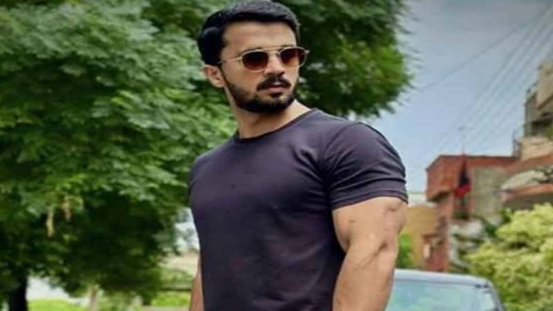 لاہور: یوٹیوبر رجب بٹ کے خلاف توہین صحابہ کے الزام پر مقدمہ درج کرنے کی درخواست دائر