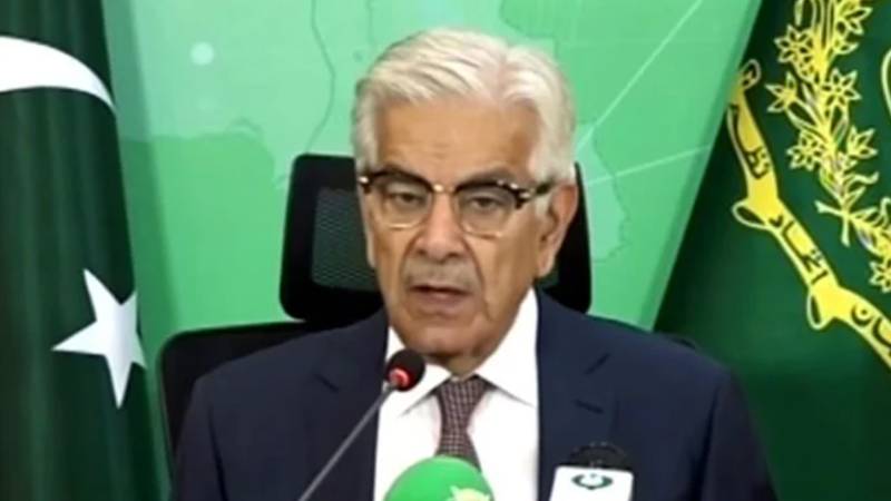 بانی پی ٹی آئی نے پی آئی اے کو نقصان پہنچانے میں سابق وزیر ہوا بازی کا ساتھ دیا: خواجہ آصف 