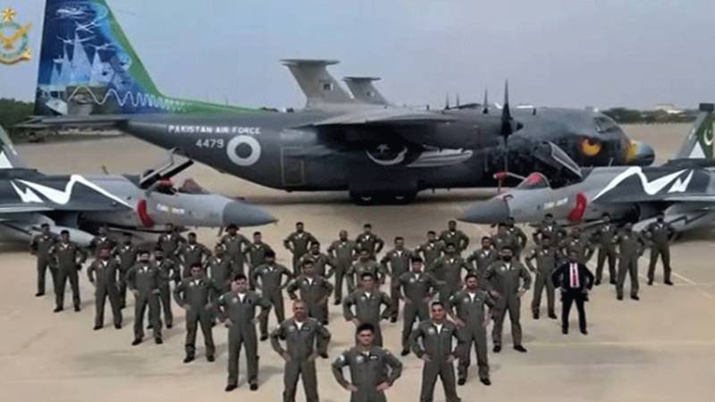 پاک فضائیہ کے جدید جے ایف-17 تھنڈر اور سی-130 طیارے برطانیہ پہنچ گئے، رائل انٹرنیشنل ایئر ٹیٹو 2025 میں شرکت