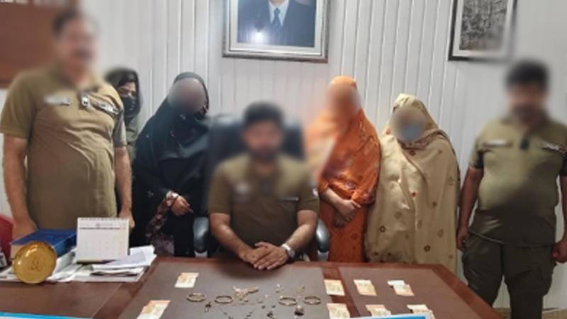 ساندہ میں 30 لاکھ کی چوری کا معمہ حل، خاتون ٹیچر اور ساتھی گرفتار