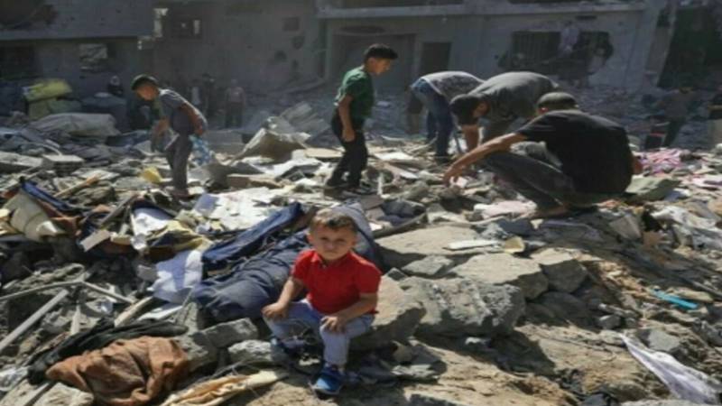 غزہ میں اسرائیلی بمباری جاری، امداد کے منتظر 30 افراد سمیت 93 فلسطینی شہید 
