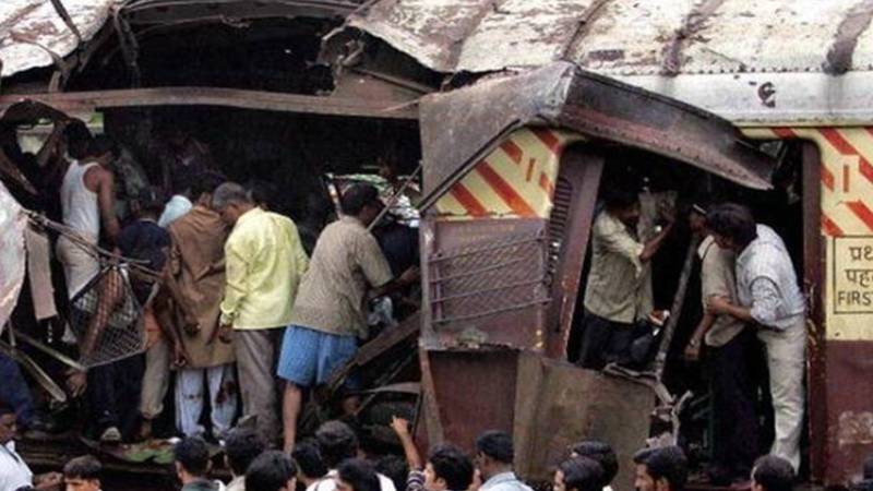ممبئی ٹرین بم دھماکے کیس میں بڑی پیشرفت: 12 ملزمان کو 18 سال بعد بری کر دیا گیا