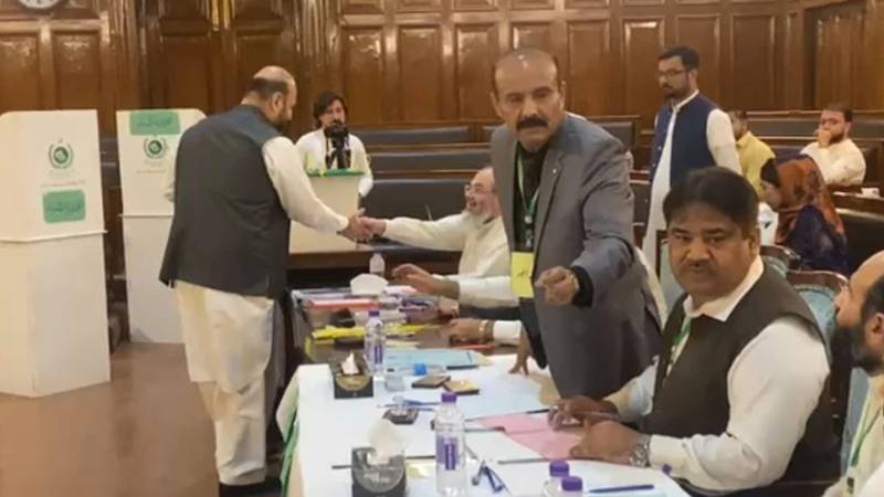 خیبر پختونخوا سے سینیٹ انتخابات کی پولنگ مکمل، ووٹوں کی گنتی جاری 