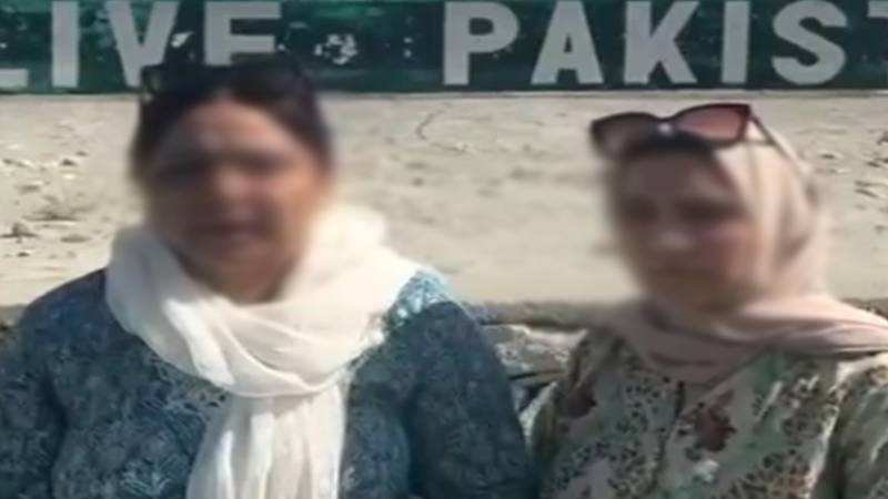 شدید بارش اور لینڈ سلائیڈنگ میں پھنسے سیاحوں کو پاک فوج نے بروقت ریسکیو کر لیا