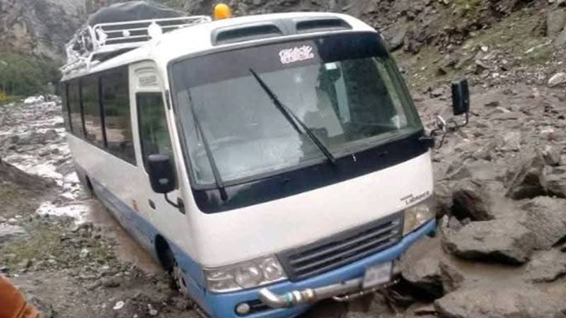 دیامر کلاؤڈ برسٹ: سیلابی ریلے میں لودھراں کے ڈاکٹر میاں بیوی جاں بحق، بچہ لاپتہ 