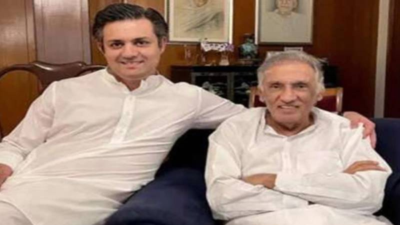 حماد اظہر والد کی نماز جنازہ میں شرکت کے لیے منظر عام پر آ گئے