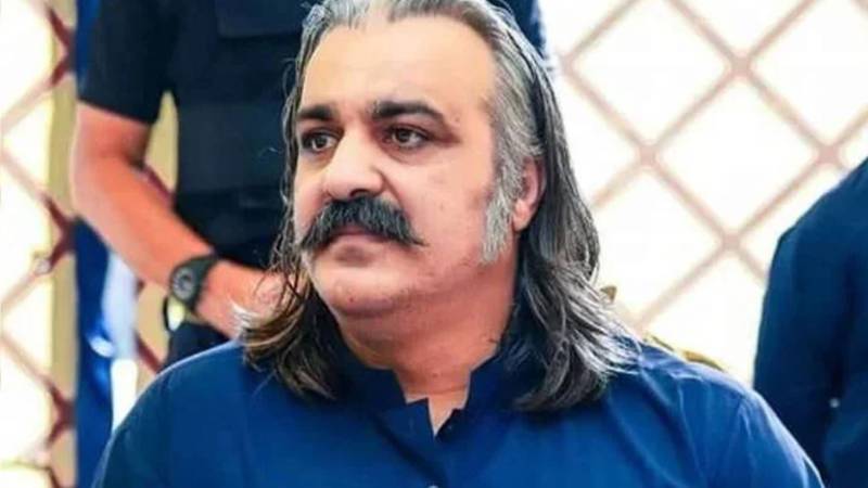 اسلحہ و شراب کیس کی سماعت مؤخر، علی امین گنڈاپور غیر حاضر