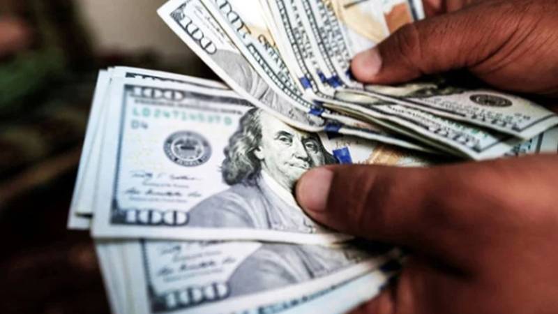 انٹر بینک میں ڈالر کی قیمت میں 77 پیسے کمی