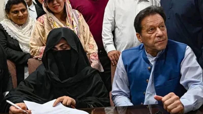 توشہ خانہ ٹو کیس: بانی پی ٹی آئی کے وکیل نے تنہا عدالت میں پیش ہونے سے انکار کر دیا