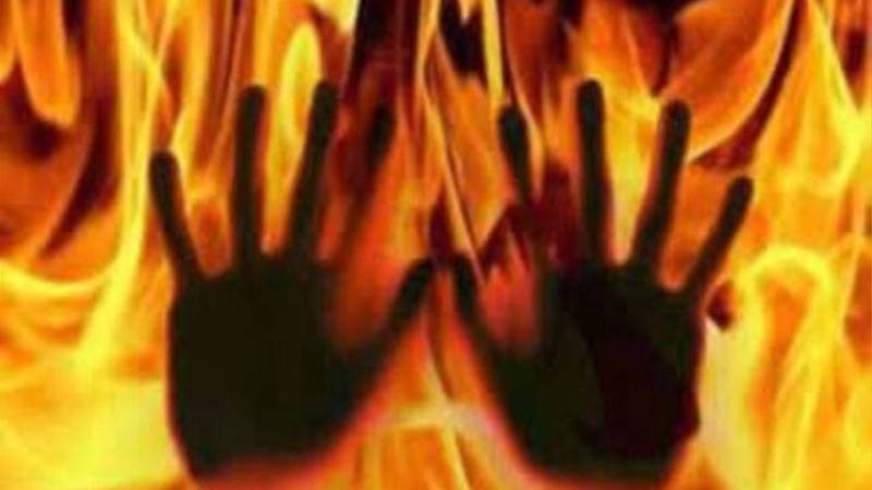 لاہور: بیوی کو منانے کے لیے مبینہ طور پر خود سوزی کرنے والا شخص دم توڑ گیا