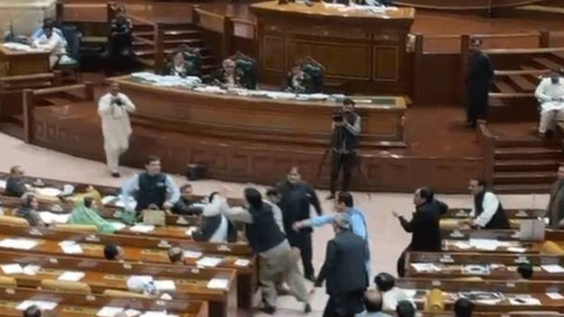 اسمبلی اجلاس میں شور شرابہ، رانا شہباز کا مقدمات پر احتجاج