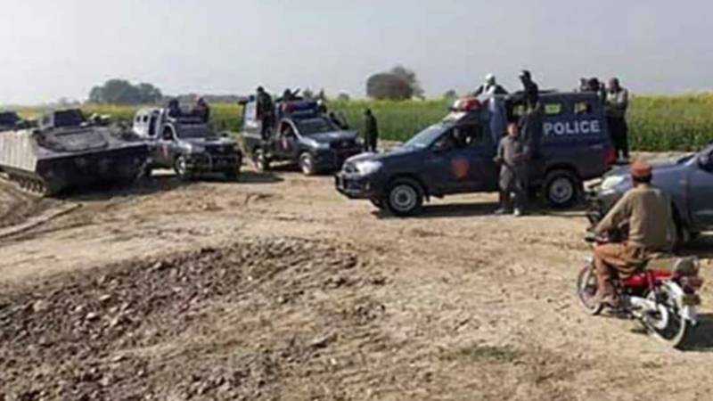 شکارپور: پولیس چوکی پر ڈاکوؤں کا حملہ، ایک اہلکار زخمی، ایک اغوا
