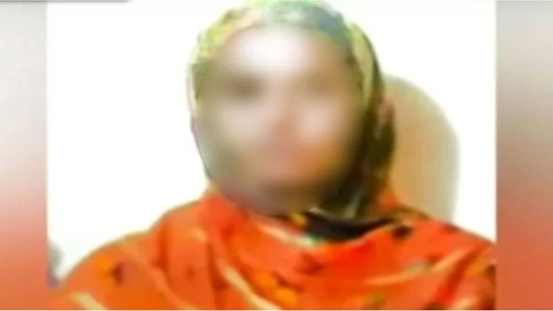 راولپنڈی: خاتون قتل کیس، لاش قبرستان منتقل کرنے کی سی سی ٹی وی فوٹیج پولیس کے ہاتھ لگ گئی 