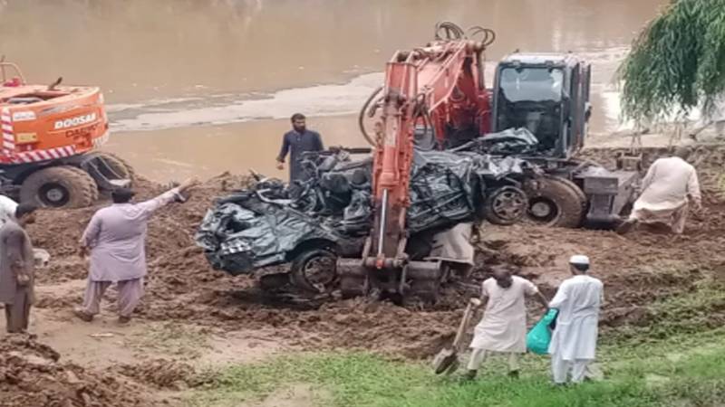 اسلام آباد: پانی میں بہہ جانے والے باپ بیٹی کے کیس میں پیشرفت، گاڑی برآمد