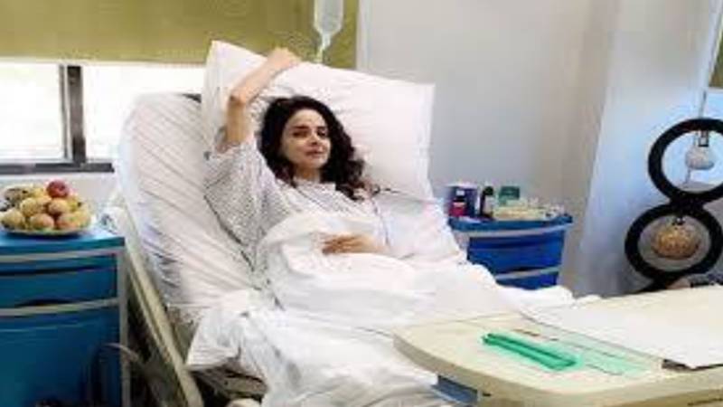 پاکستانی اداکارہ صبا قمر شوٹنگ کے دوران طبعیت بگڑنے پر اسپتال منتقل