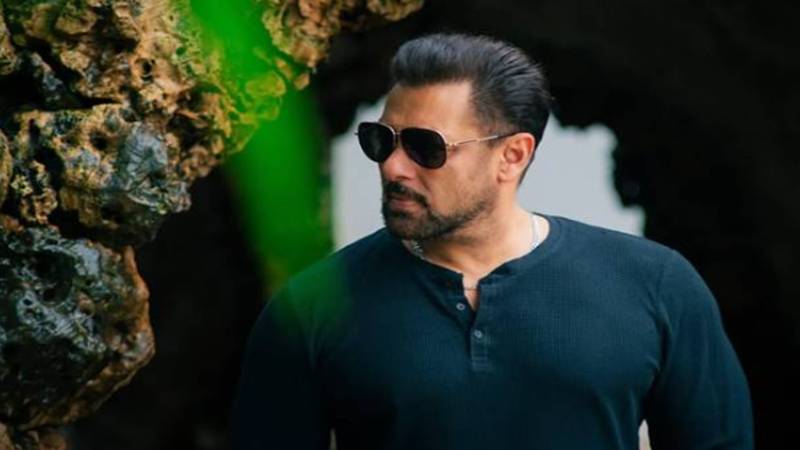 سلمان خان کا انکشاف: دوست انیل کپور کی بیٹی سونم کے ساتھ رومانس کرنے سے پہلے 5 ماہ تک سوچتا رہا