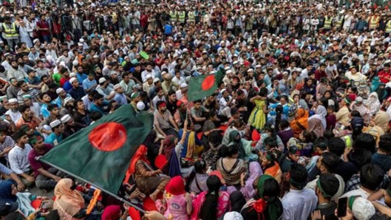 ڈھاکا: بنگلادیش میں شیخ حسینہ واجد کی حکومت کے خاتمے کا ایک سال مکمل ہونے پر عوام نے جشن منایا