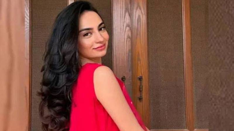 اداکارہ مہر بانو کو ایک بار پھر سوشل میڈیا صارفین کی سخت تنقید کا سامنا