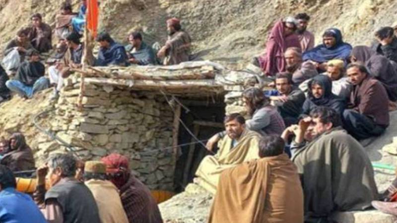 مینگورہ میں زمرد کی کان بیٹھنے سے 4 مزدور ملبے تلے پھنس گئے
