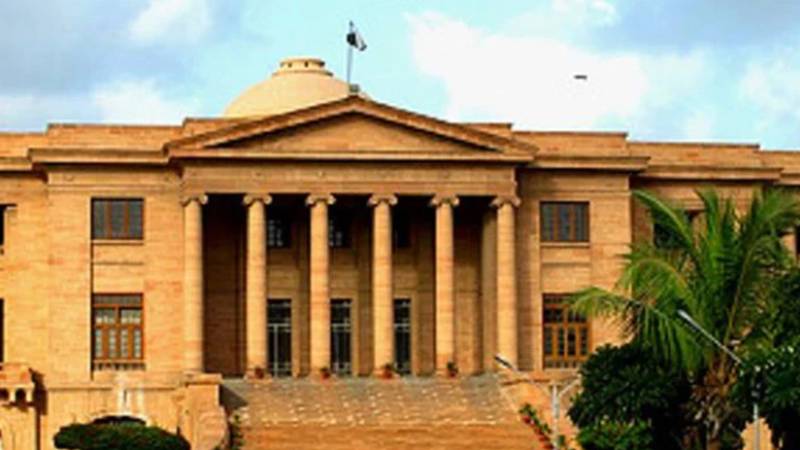 پولیس کا بس چلے تو گھروں کا سامان بھی اٹھا لے جائے، تفتیش کریں، لوٹ مار نہیں: سندھ ہائی کورٹ