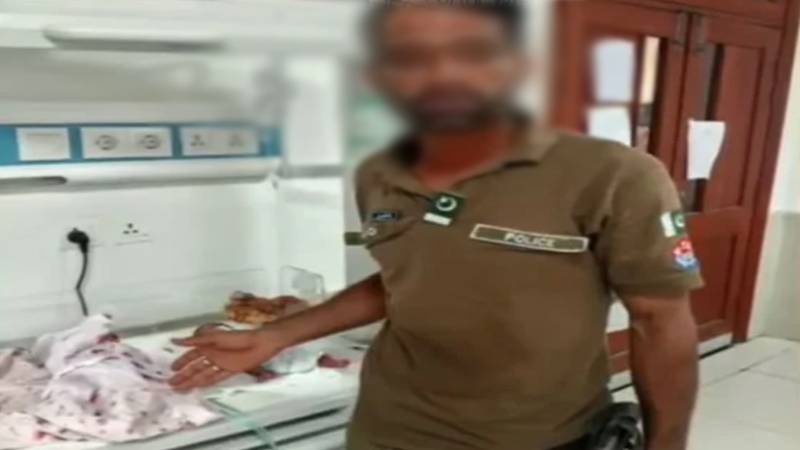 سرگودھا: 2 روز کے نوزائیدہ بچے کو شاپنگ بیگ میں بند کر کے کوڑے میں پھینک دیا گیا