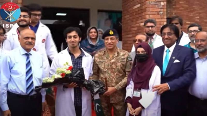 ڈی جی آئی ایس پی آر کی طلبہ سے ملاقات، نوجوانوں کا افواجِ پاکستان کے ساتھ کھڑے رہنے کا عزم 