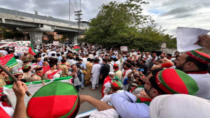 5 اگست احتجاج: پی ٹی آئی کارکنان کو جوڈیشل ریمانڈ پر جیل بھیجنے کا حکم 