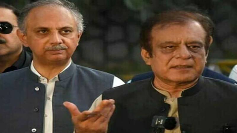 پی ٹی آئی رہنما عمر ایوب اور شبلی فراز نے ڈی نوٹیفائی کیے جانے کے خلاف پشاور ہائیکورٹ سے رجوع کر لیا