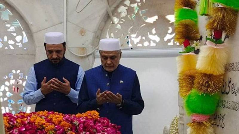 نائب وزیراعظم اسحاق ڈار نے داتا دربار کے توسیعی منصوبے اور دودھ سبیل کا باضابطہ افتتاح کر دیا 