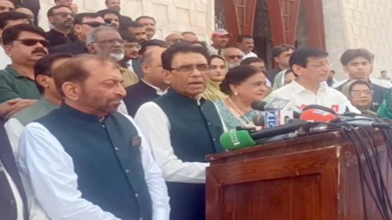 ایم کیو ایم رہنما خالد مقبول صدیقی کا سندھ حکومت پر کڑی تنقید، کراچی کے لیے فنڈز نہ دینے کا شکوہ