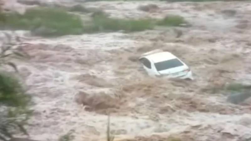 مانسہرہ میں کار سیلابی ریلے میں بہہ گئی، 2 جاں بحق، 1 زخمی