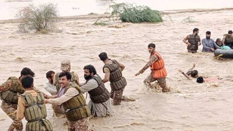 پاک فوج کی انسانیت سوز خدمات: سیلاب زدہ خیبر پختونخوا کے عوام کے لیے ایک دن کی تنخواہ اور راشن وقف