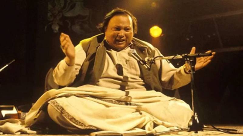 استاد نصرت فتح علی خان کی یاد میں: صوفی قوالی کا جادو 28 سال بعد بھی زندہ