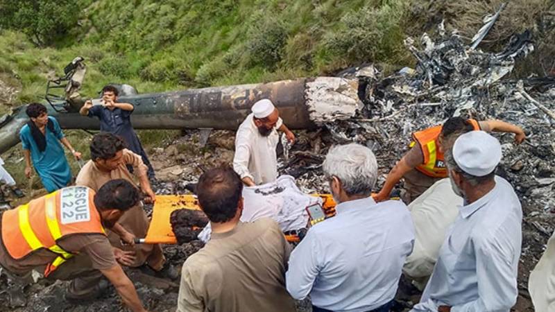 خیبر پختونخوا: ہیلی کاپٹر حادثے کی تحقیقات کے لیے خصوصی ٹیم جائے وقوعہ مہمند پہنچ گئی