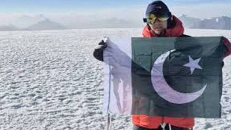 شگر کی آمنہ شگری کا کارنامہ، 7027 میٹر بلند اسپانٹک چوٹی سر کرکے تاریخ رقم
