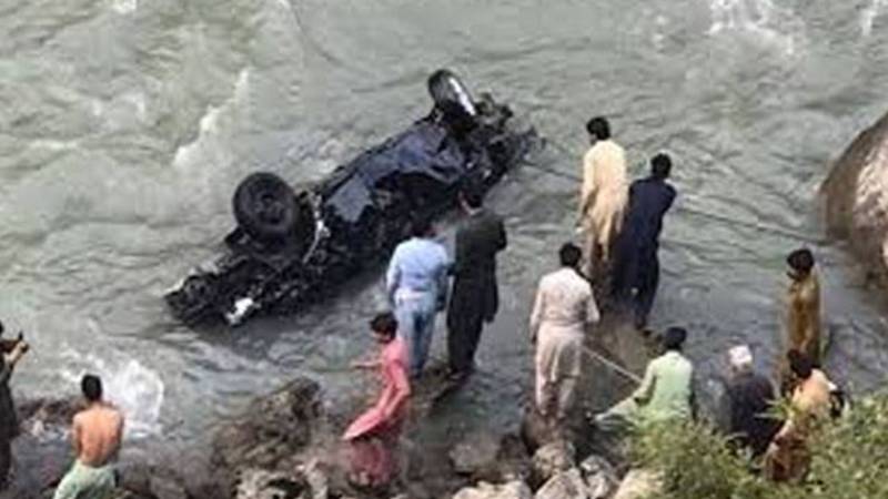 وادی نیلم میں سیاحوں کی گاڑی کھائی میں جاگری، 5 افراد جاں بحق