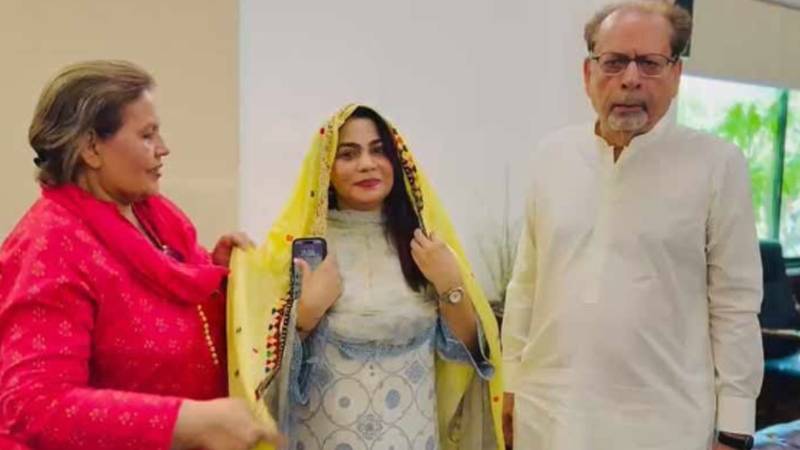 صدر آرٹس کونسل احمد شاہ اور گلوکارہ صنم ماروی کے درمیان تنازعہ خوش اسلوبی سے حل