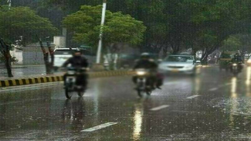 موسلا دھار بارشوں نے شہر کو مفلوج کردیا، 11 افراد جاں بحق، سڑکیں اور ریڈ زون پانی میں ڈوبے رہ